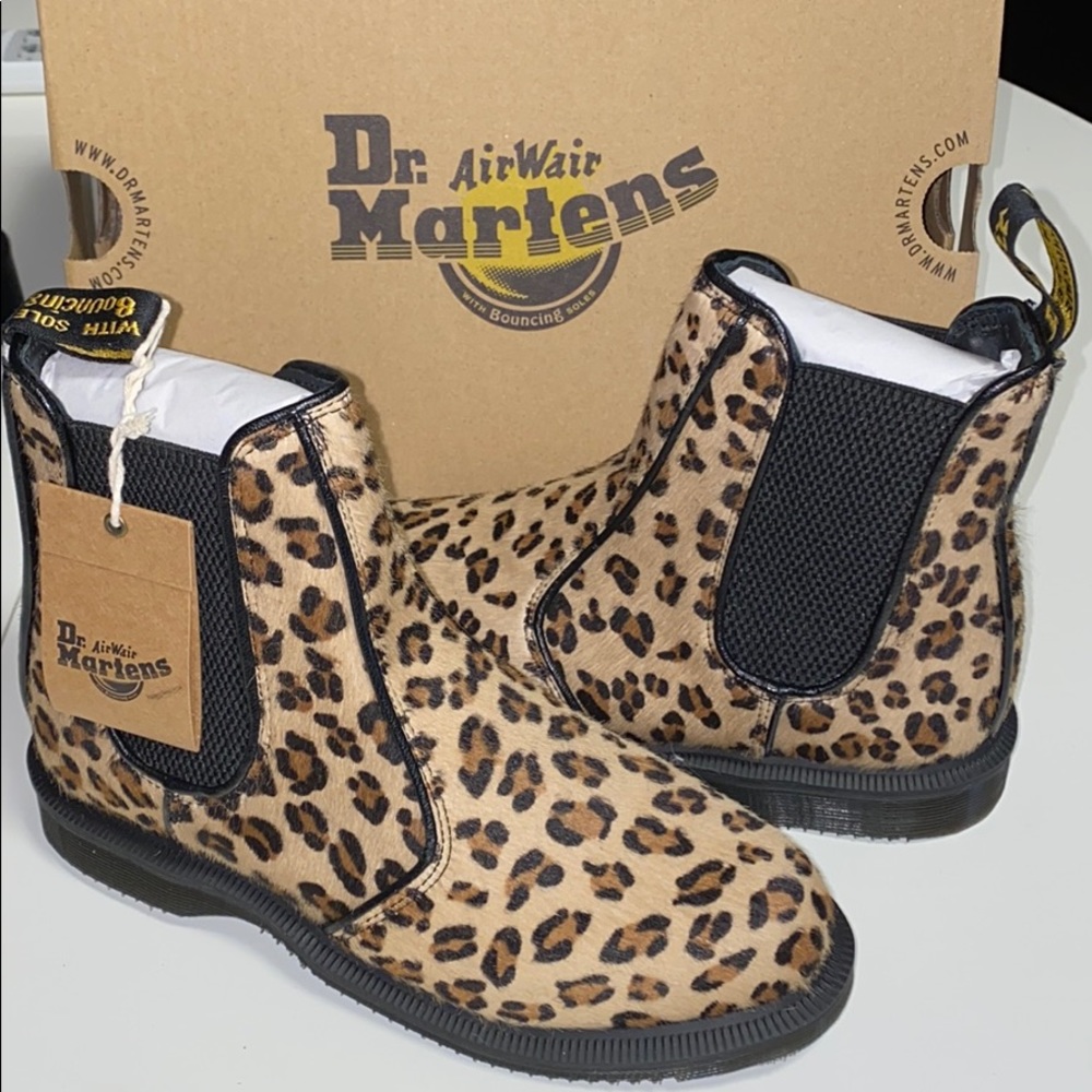 AUTH NIB DR. MARTENS FLORA HAIR ON LEOPARD US5